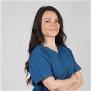Fisioterapeuta especializada imparte clases de pilates a domicilio